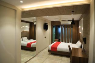 j d hotel