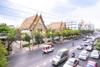 ibis bangkok riverside