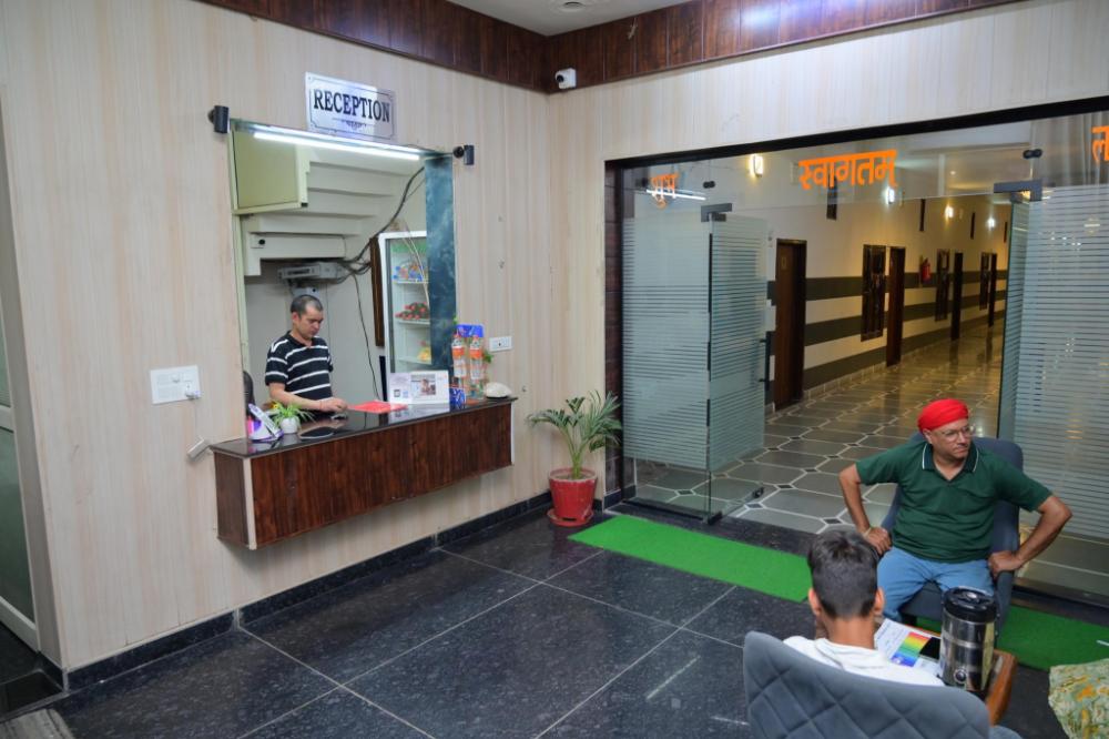 hotel moon near bus stand panipat