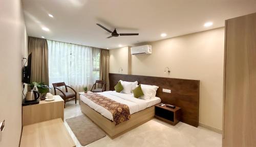 iris suites kalkaji