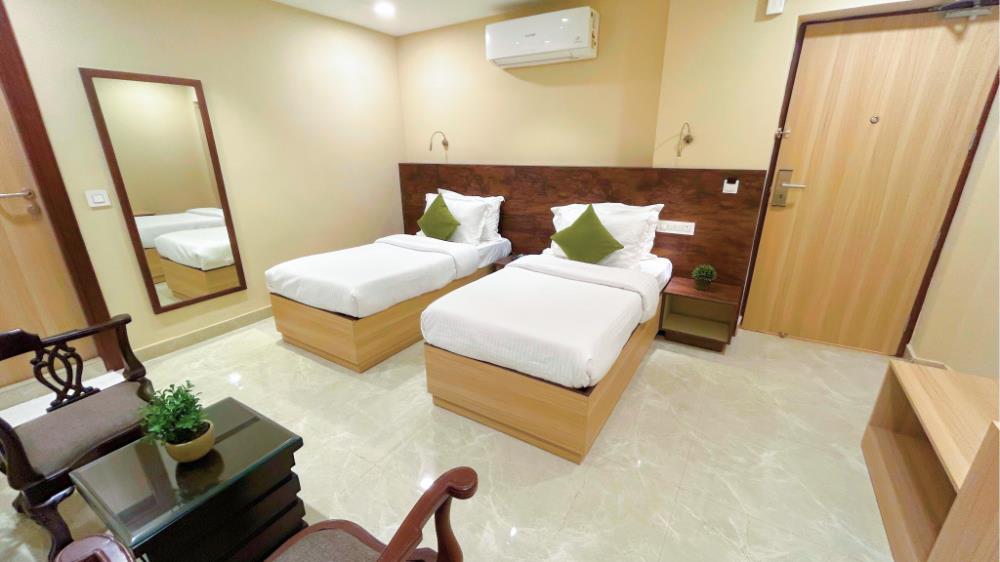 iris suites kalkaji
