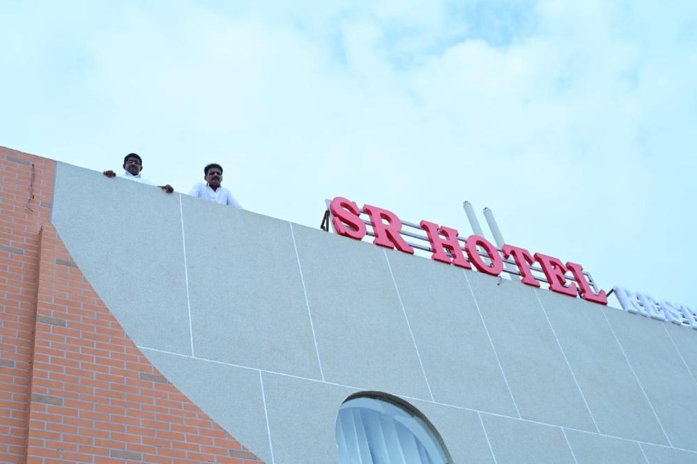 sr hotel restaurant and cafe