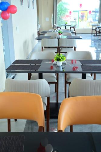 sr hotel restaurant and cafe