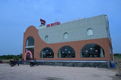 sr hotel restaurant and cafe