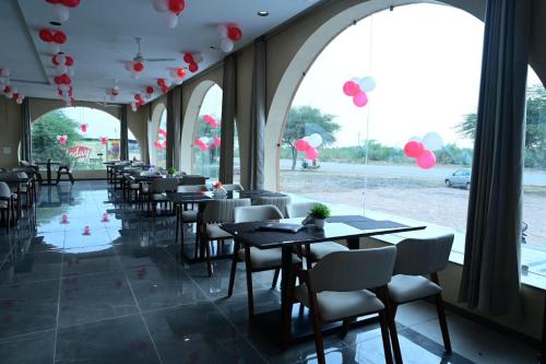 sr hotel restaurant and cafe