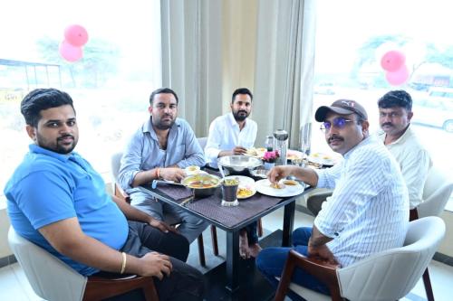 sr hotel restaurant and cafe