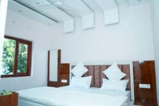 hotel mandakini palace