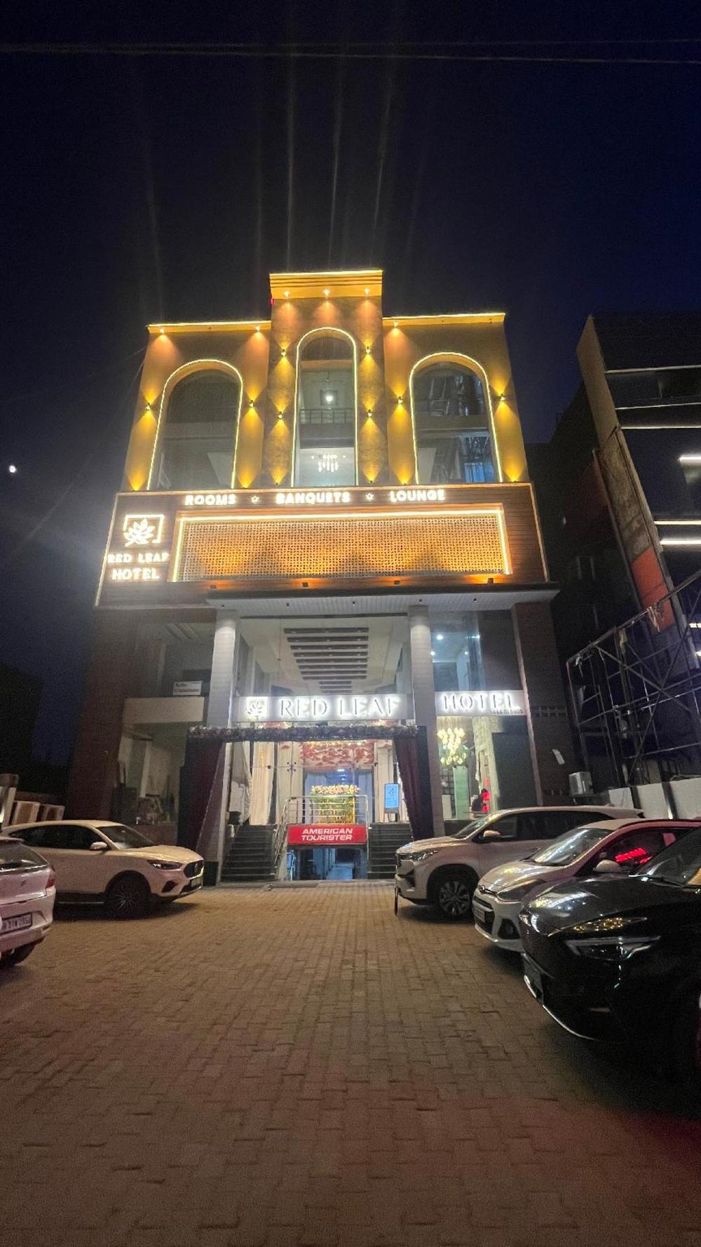 red leaf hotels