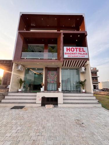 hotel bhagwati palace