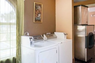 Quality Inn & Suites I-35 Near Frost Bank Center,San Antonio>>Bexar County,4 star