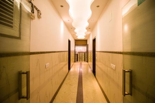hotel emperor palms at karol bagh