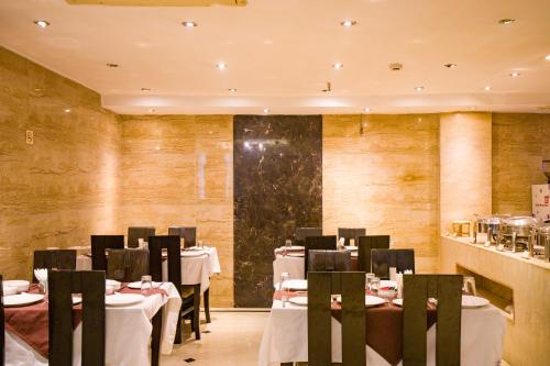 hotel emperor palms at karol bagh