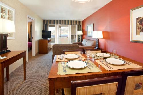 holiday inn hotel and suites osoyoos by ihg