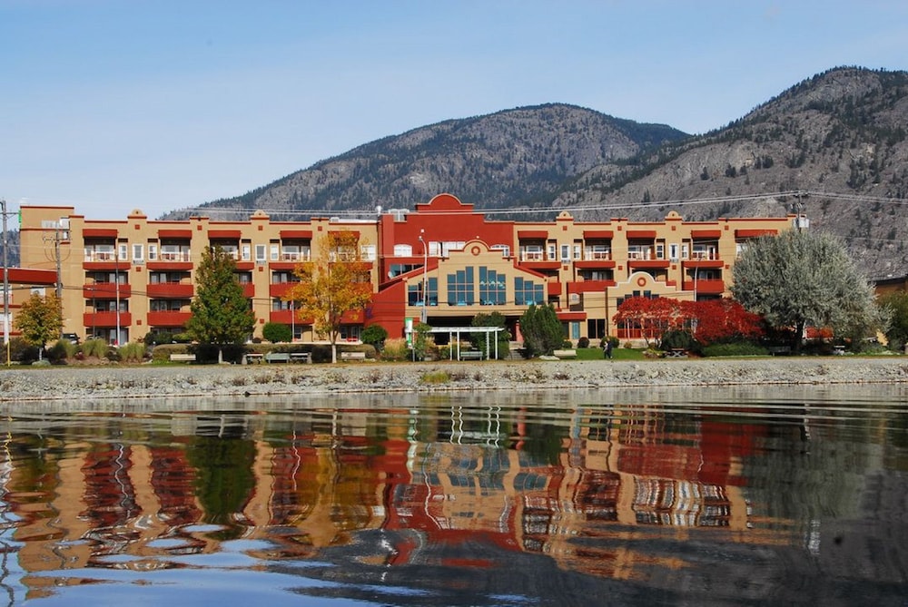 holiday inn hotel and suites osoyoos by ihg