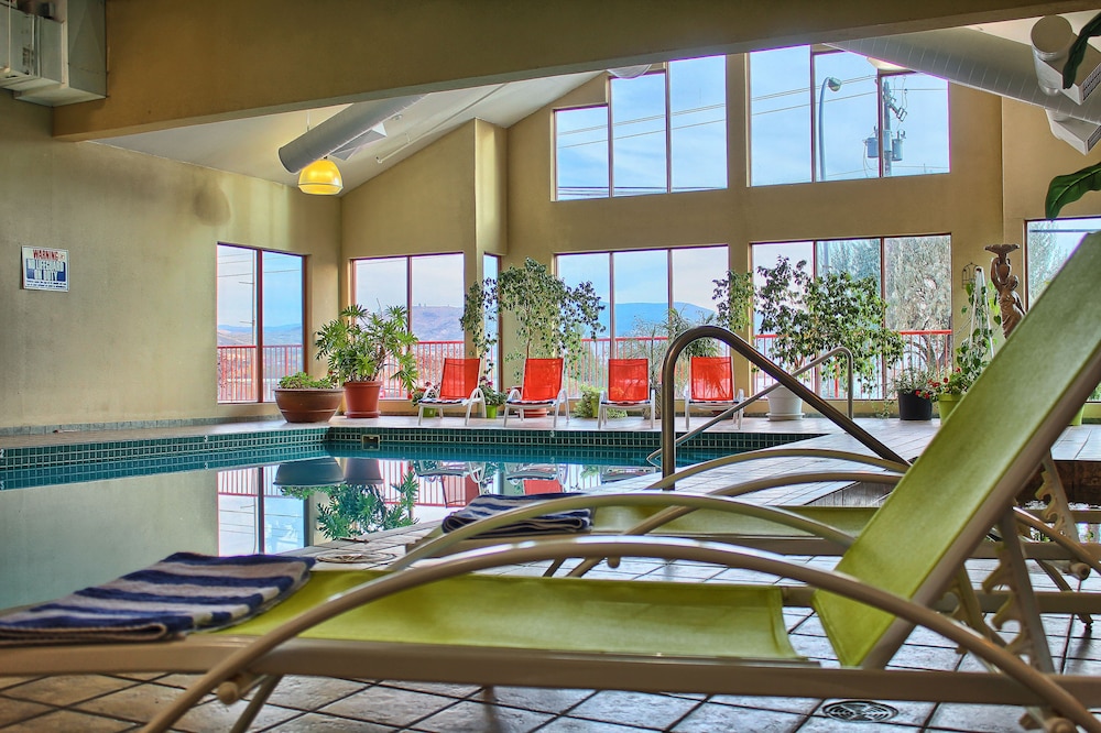 holiday inn hotel and suites osoyoos by ihg