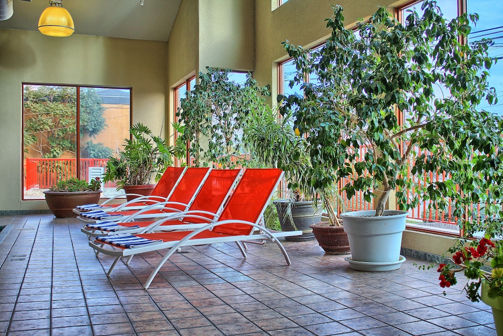 holiday inn hotel and suites osoyoos by ihg