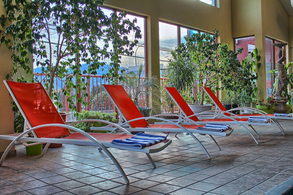 holiday inn hotel and suites osoyoos by ihg