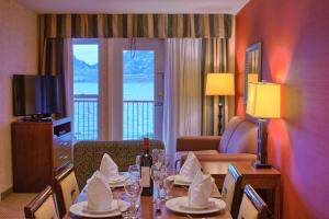 holiday inn hotel and suites osoyoos by ihg