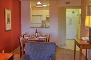 holiday inn hotel and suites osoyoos by ihg