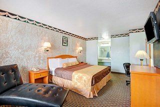 econo lodge inn and suites near lackland afb