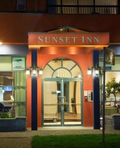 Sunset Inn & Suites Vancouver,New Westminster>>Davie Village,3 star