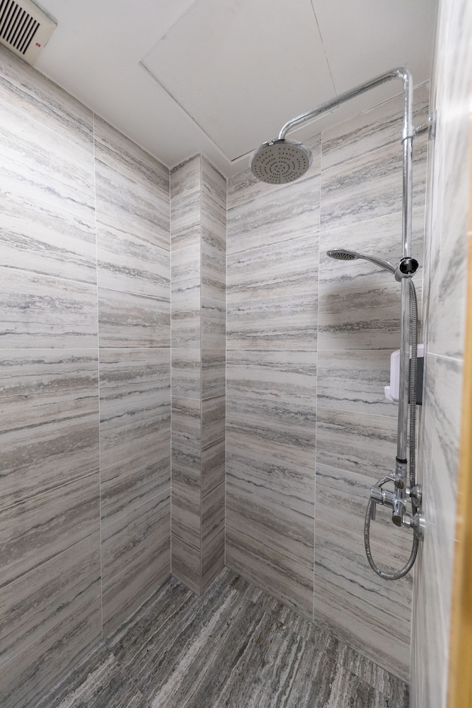 butternut tree hotel