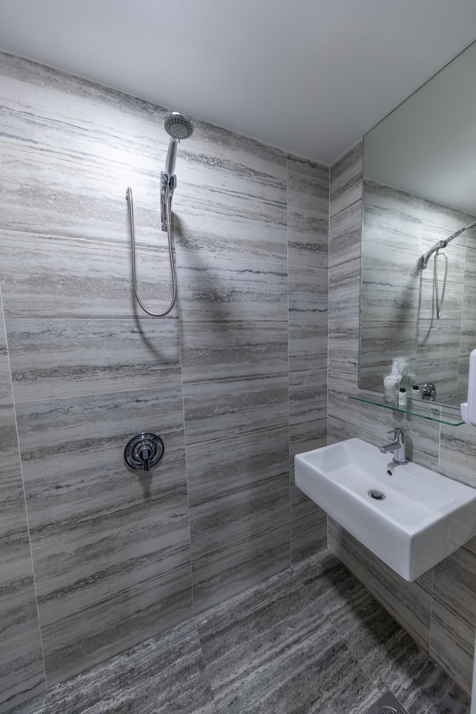 butternut tree hotel