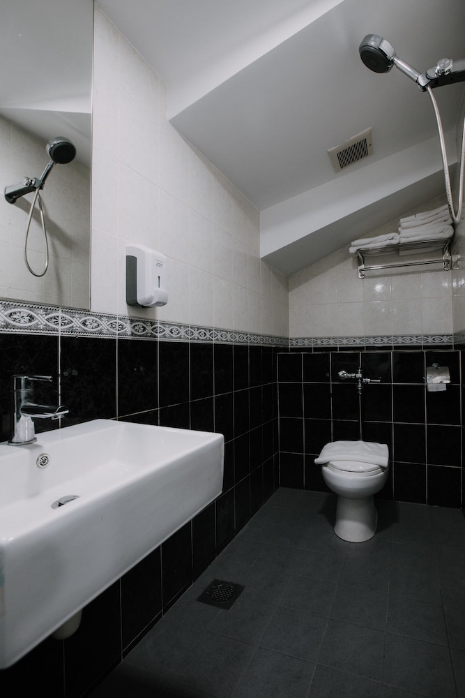 butternut tree hotel