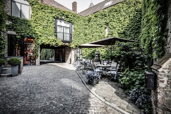 hotel de castillion