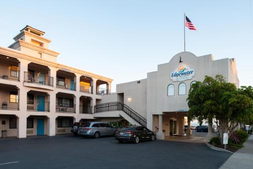 edgewater inn and suites