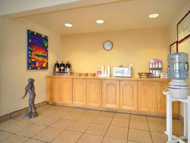 edgewater inn and suites