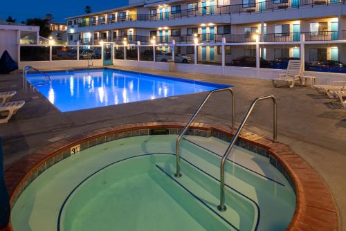 edgewater inn and suites