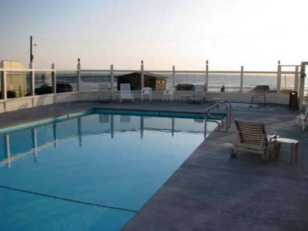 edgewater inn and suites