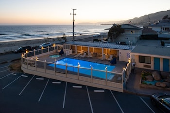 edgewater inn and suites