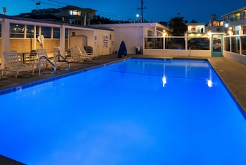 edgewater inn and suites