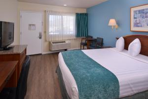 edgewater inn and suites
