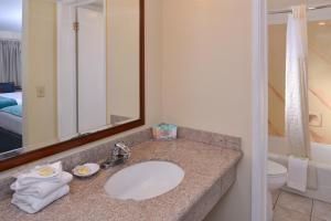 edgewater inn and suites