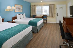 edgewater inn and suites