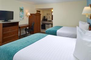 edgewater inn and suites