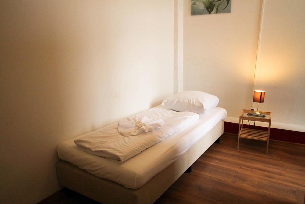 metropol hostel berlin