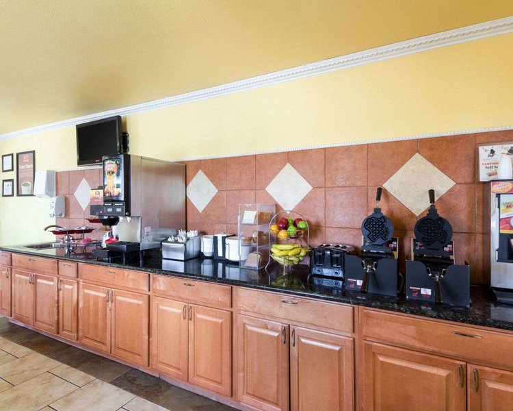 econo lodge inn and suites downtown northeast