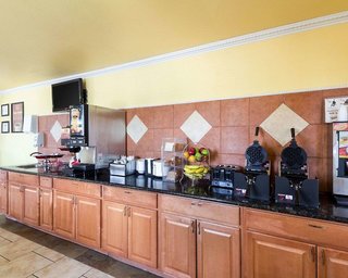 econo lodge inn and suites downtown northeast