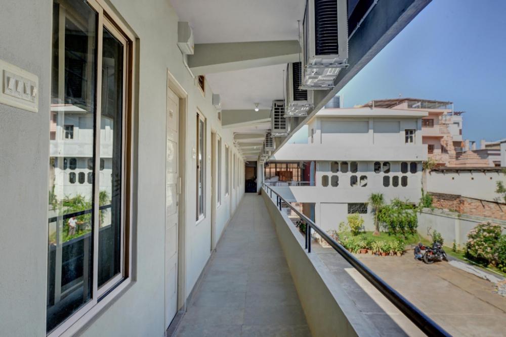 oyo 22499 vishnu residency