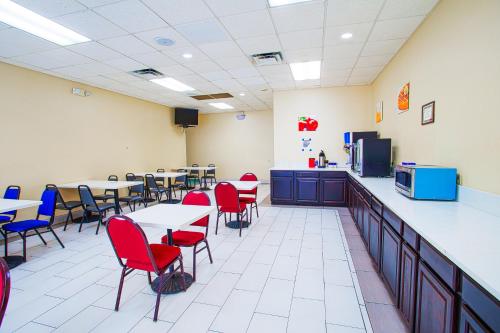 Hotel Winston-Salem, Nc,531 Akron Dr.,2 star