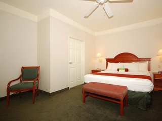 La Quinta Inn & Suites By Wyndham Phoenix I-10 West,Maryvale>>Glendale,3 star
