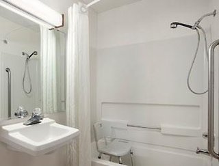 Baymont Inn & Suites By Wyndham Richmond,Mchenry>>Lake Geneva,3 star