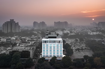 Golden Tulip Gurgaon Sector 29,Sector 29,4 star