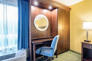 Comfort Inn & Suites Newark - Wilmington,New Castle>>Delaware,2.5 star