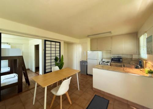 Bposhtels Waikiki Retreat,260 Beach Walk B,2 star
