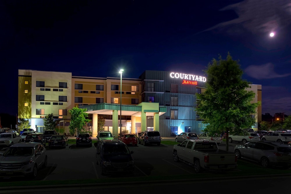 courtyard statesville mooresville lake norman